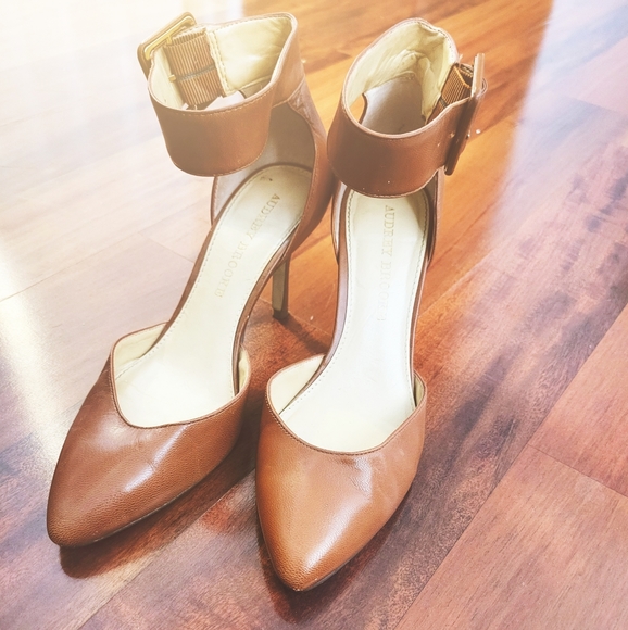 Audrey Brooke ankle strap pump - Picture 2 of 9